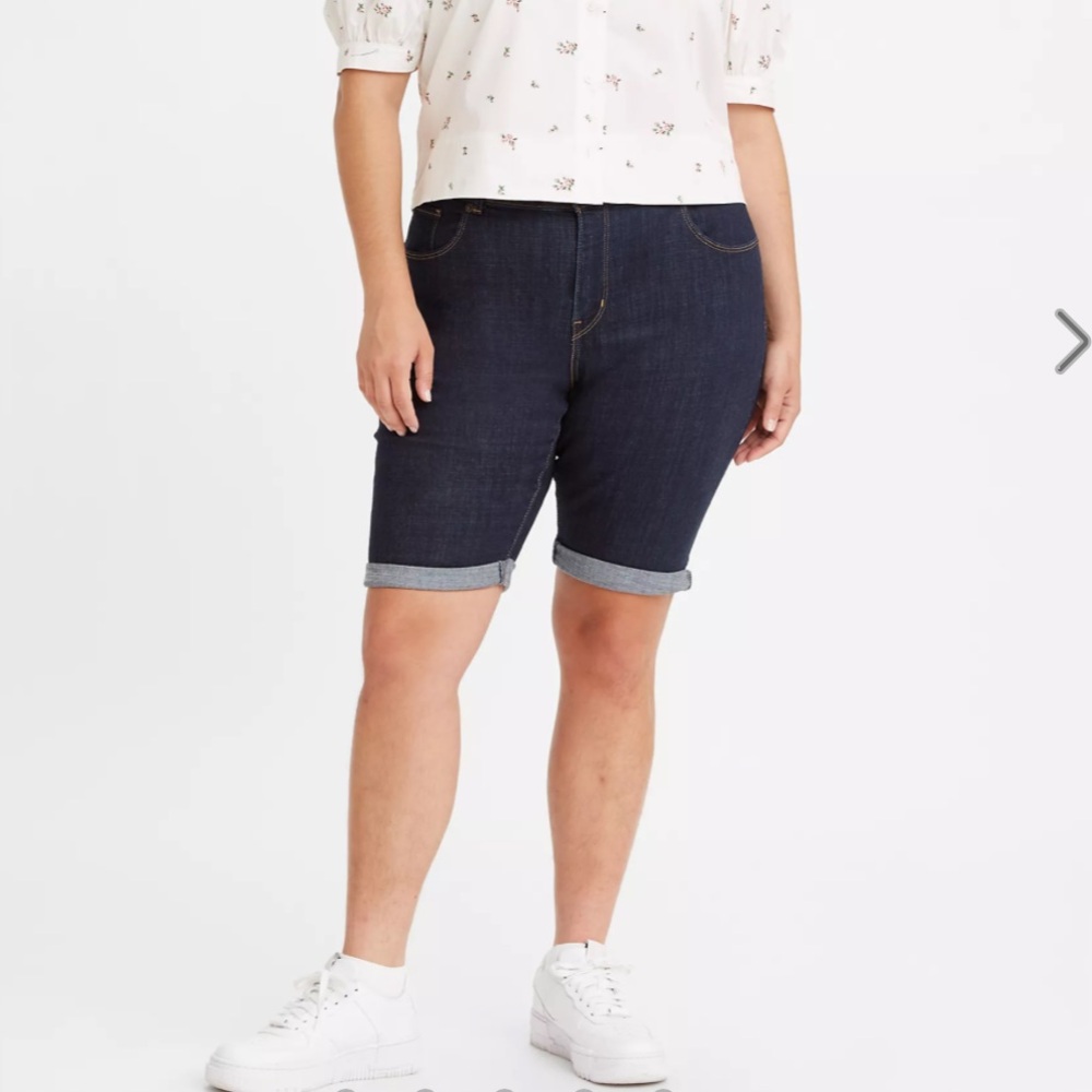 LEVI’S CLASSIC BERMUDA WOMEN'S SHORTS